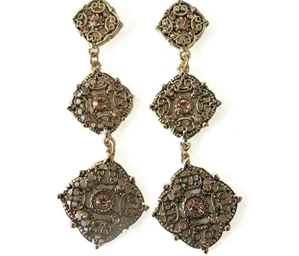Tres Vintage Earring