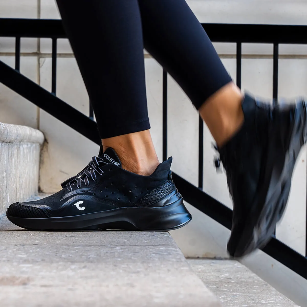 Uno Women's – Black Mono