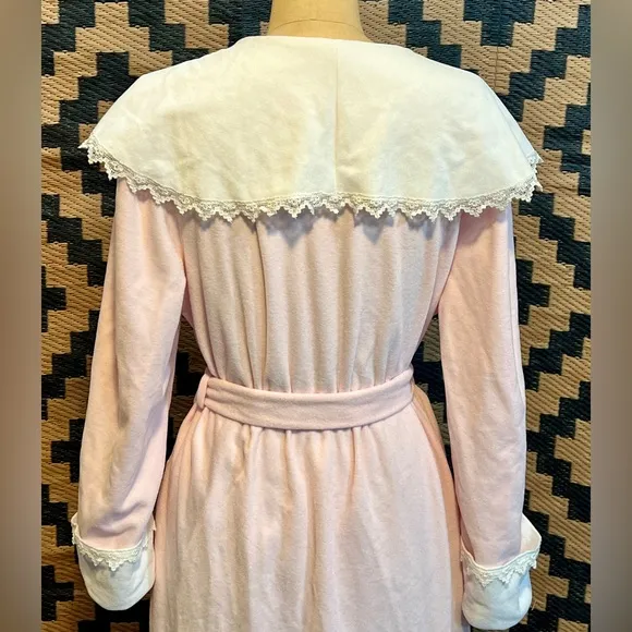 VINTAGE 80s ruffle collar lace pastel pink wrap‎ robe long maxi belted waist 70s