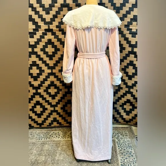 VINTAGE 80s ruffle collar lace pastel pink wrap‎ robe long maxi belted waist 70s