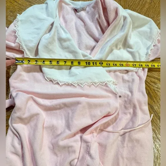 VINTAGE 80s ruffle collar lace pastel pink wrap‎ robe long maxi belted waist 70s