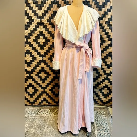VINTAGE 80s ruffle collar lace pastel pink wrap‎ robe long maxi belted waist 70s
