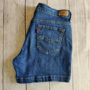 Vintage Levi's 515 high rise shorts sz 4