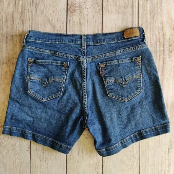 Vintage Levi's 515 high rise shorts sz 4