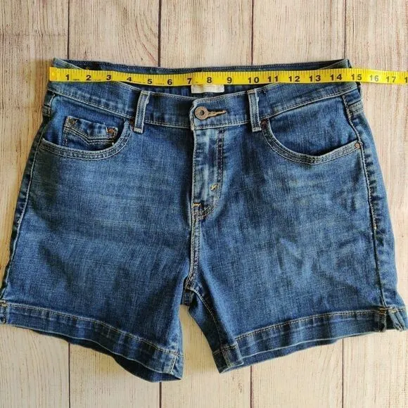 Vintage Levi's 515 high rise shorts sz 4