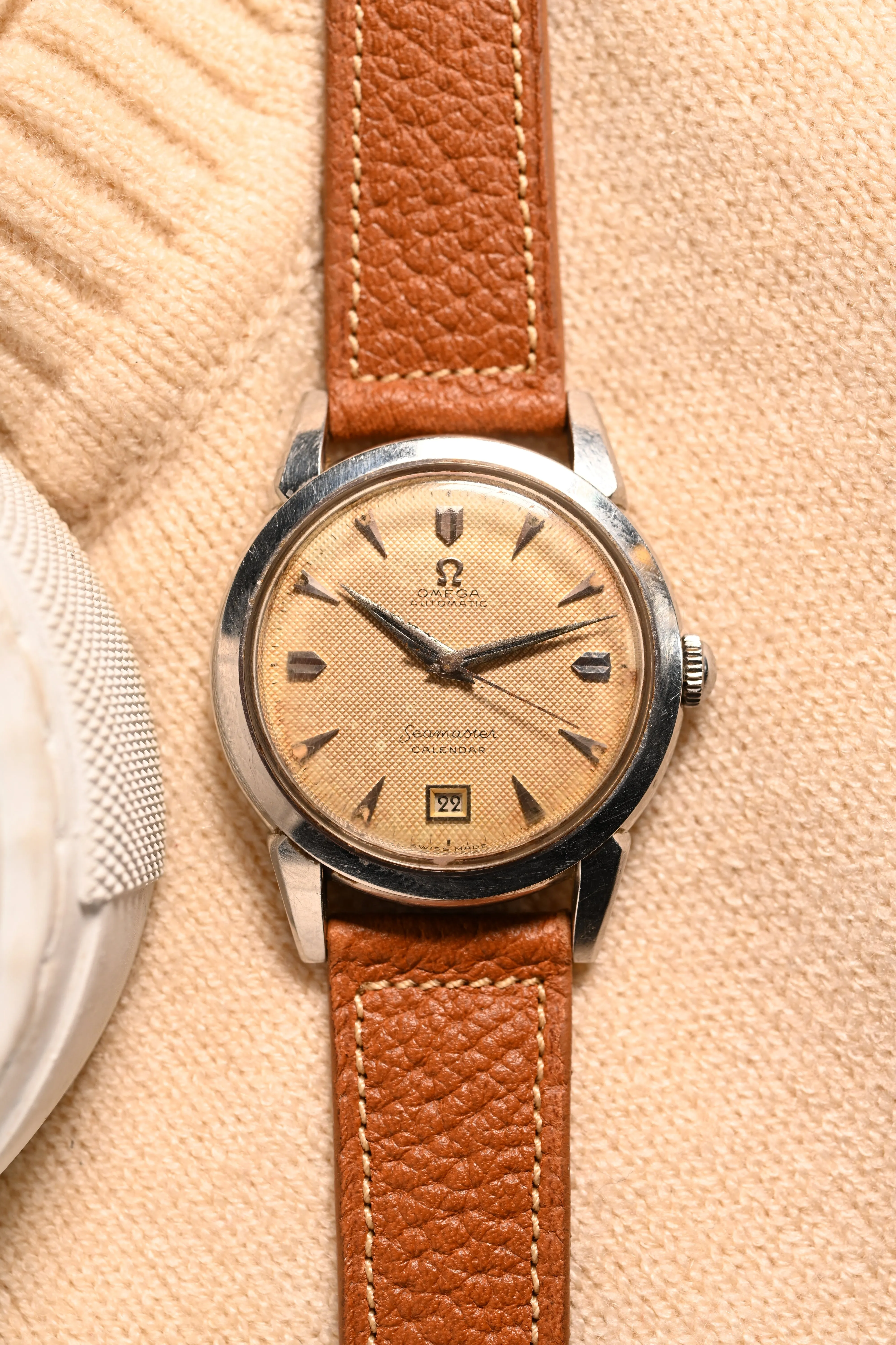 Vintage Omega Seamaster Calendar 2627 Waffle Dial