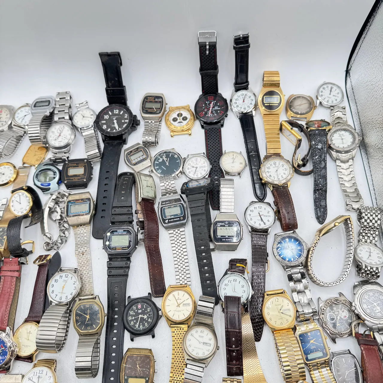 Vintage Seiko, Pulsar, Citizen, etc. Lot of 100 Men's Quartz Wristwatch 4