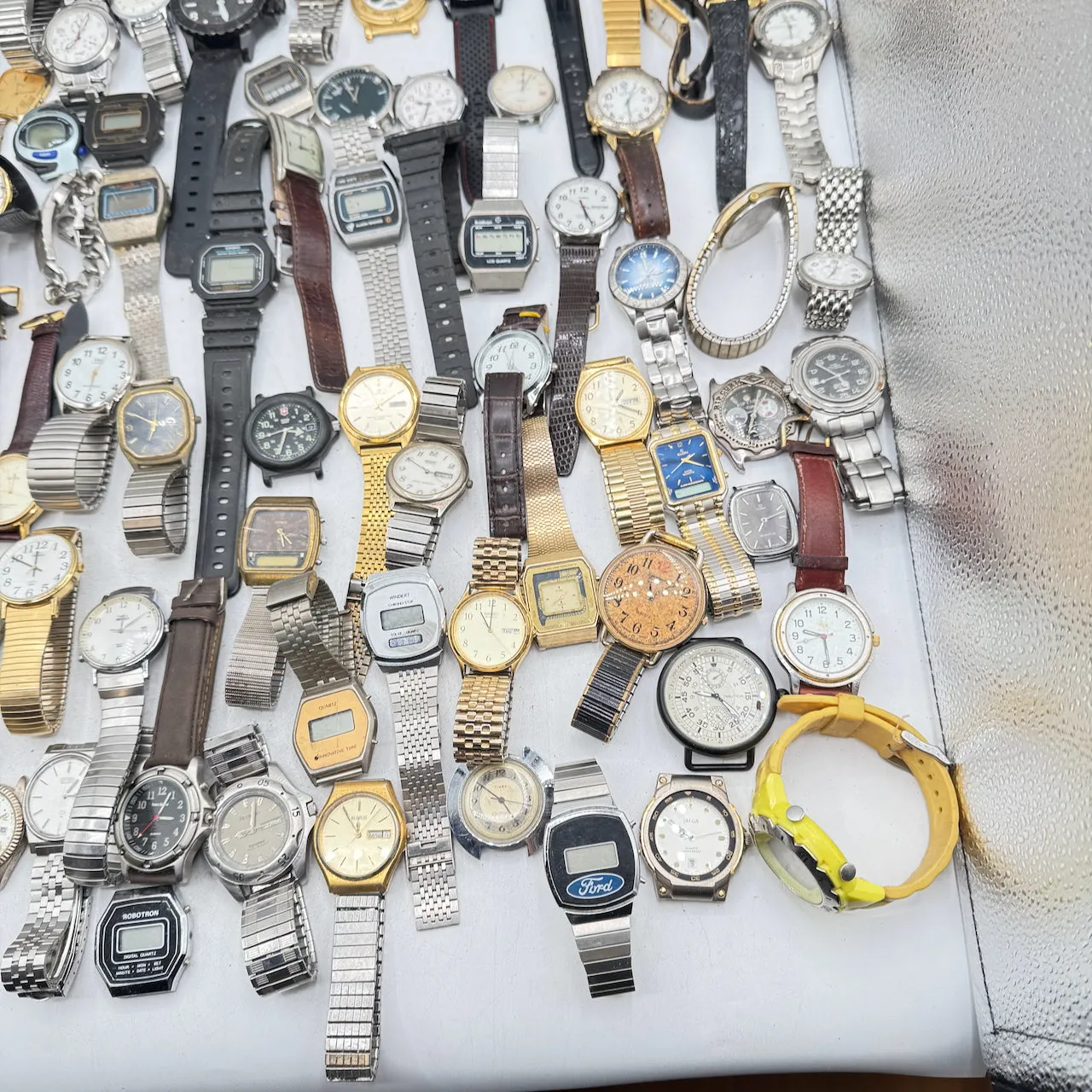 Vintage Seiko, Pulsar, Citizen, etc. Lot of 100 Men's Quartz Wristwatch 4
