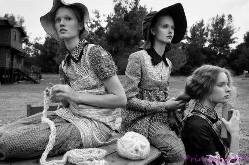 VOGUE Magazine Italia February 2008 LARA STONE Karlie Kloss LAETITIA CASTA Behati Prinsloo