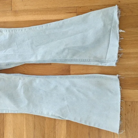 We the Free CRVY Robin Flare Stretch Jeans Light Wash Cut Hems Size 32
