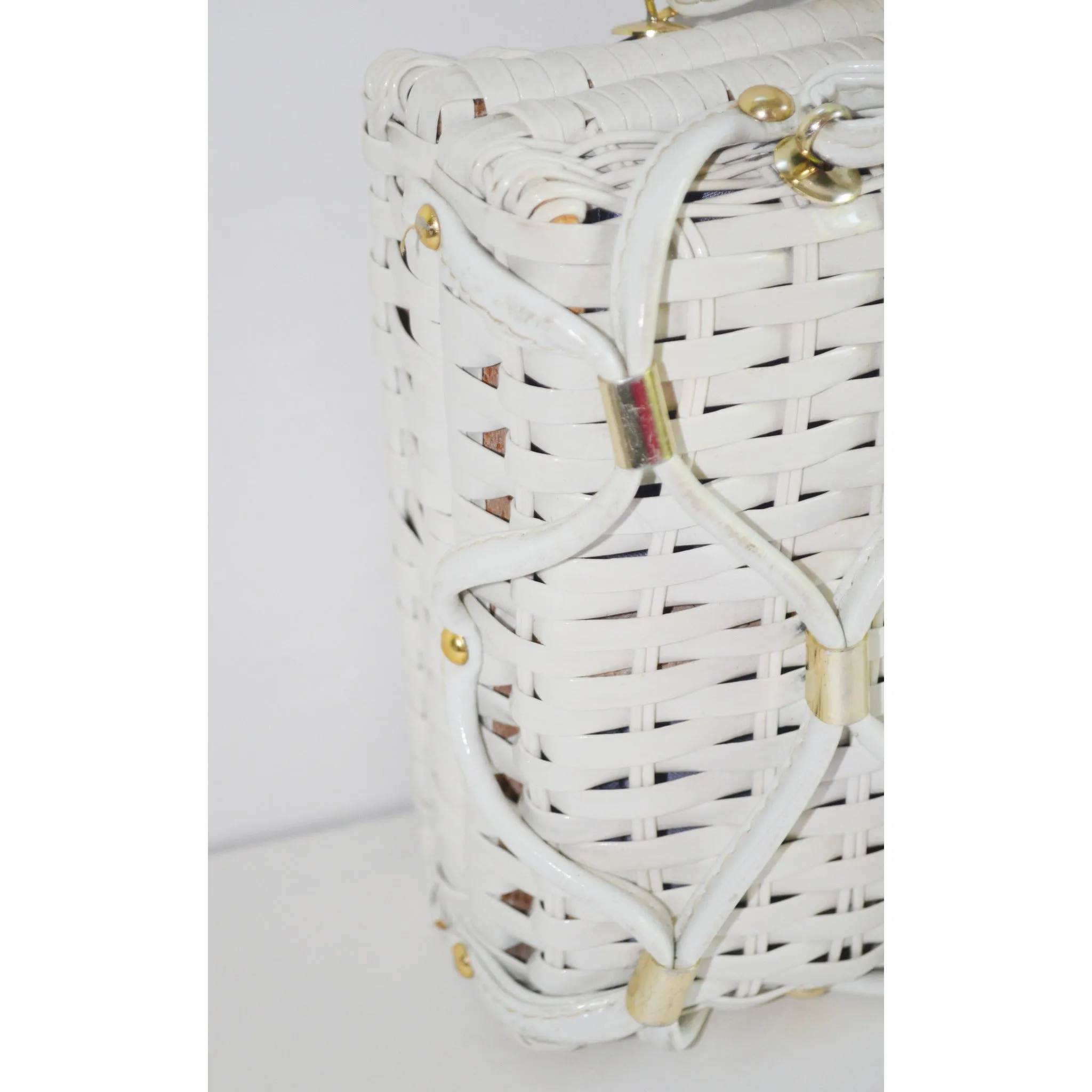 White Looped Wicker Purse By W.T. Grant