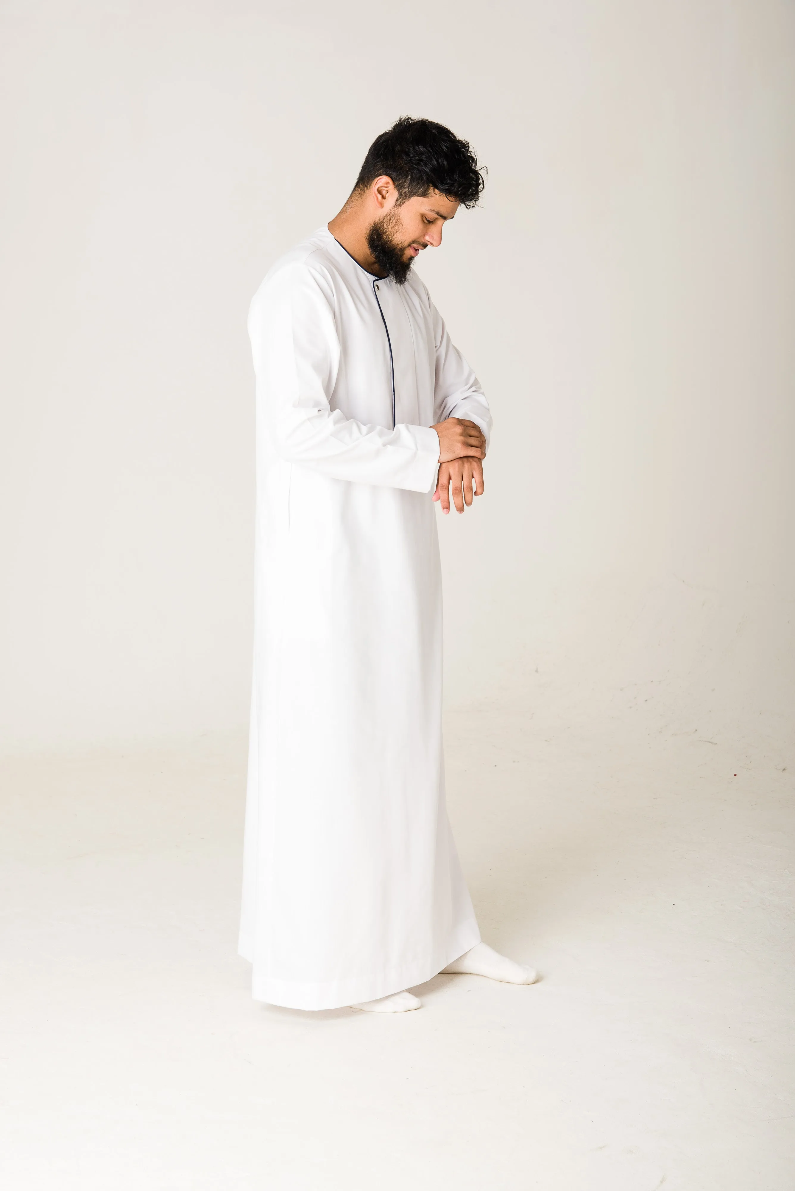 White Piping Stud Thobe