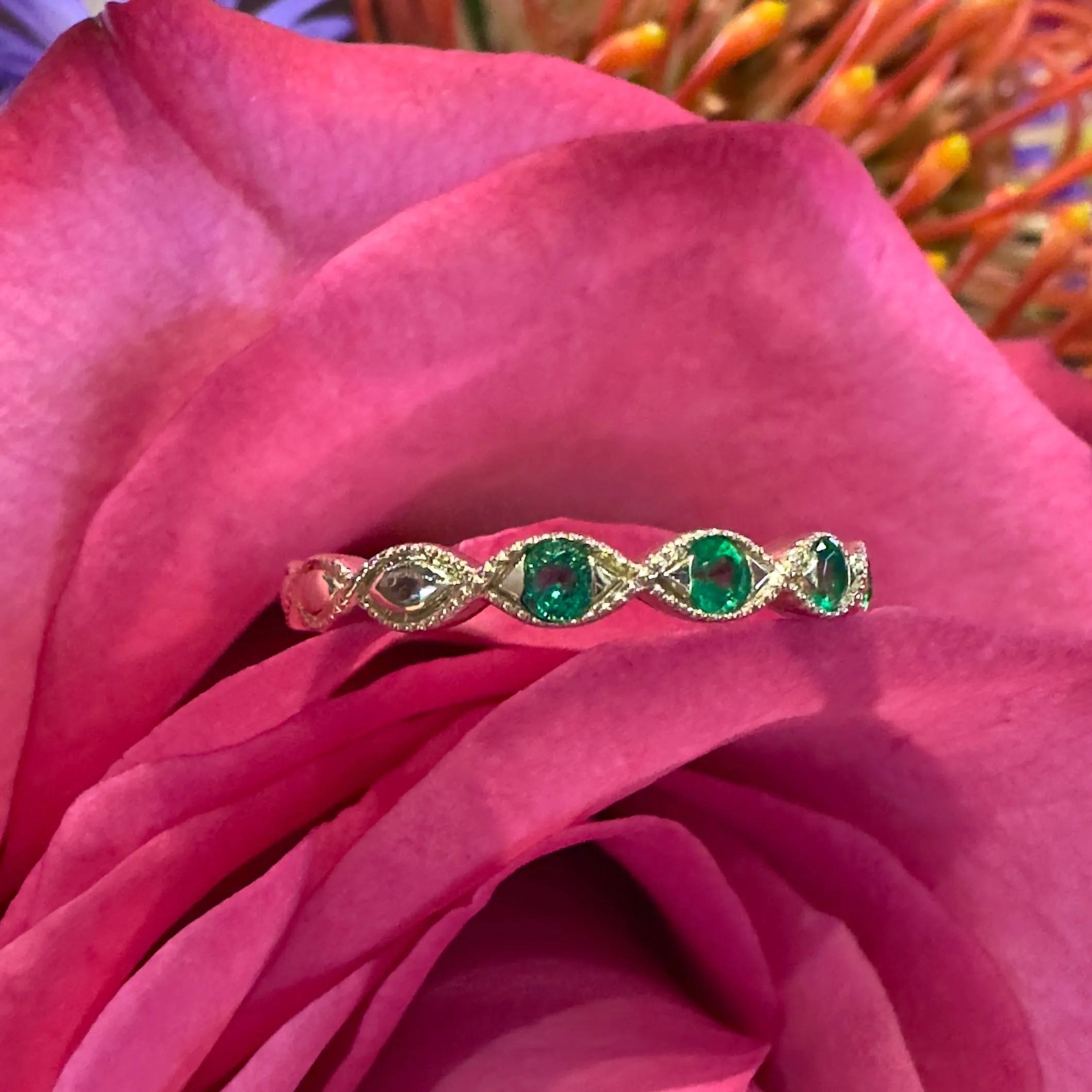 Zeghani Emerald Twisted Stackable Band 14K Yellow Gold Ring ZR1609-Y
